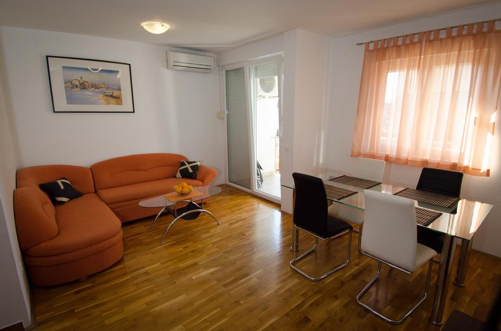 Apartments And Rooms Misic Trogir Exterior foto