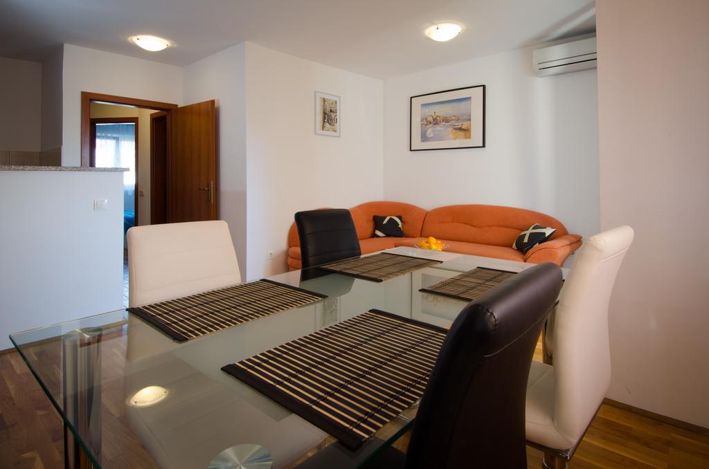 Apartments And Rooms Misic Trogir Exterior foto