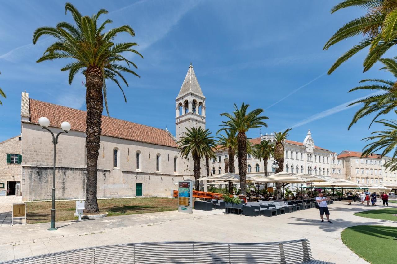 Apartments And Rooms Misic Trogir Exterior foto
