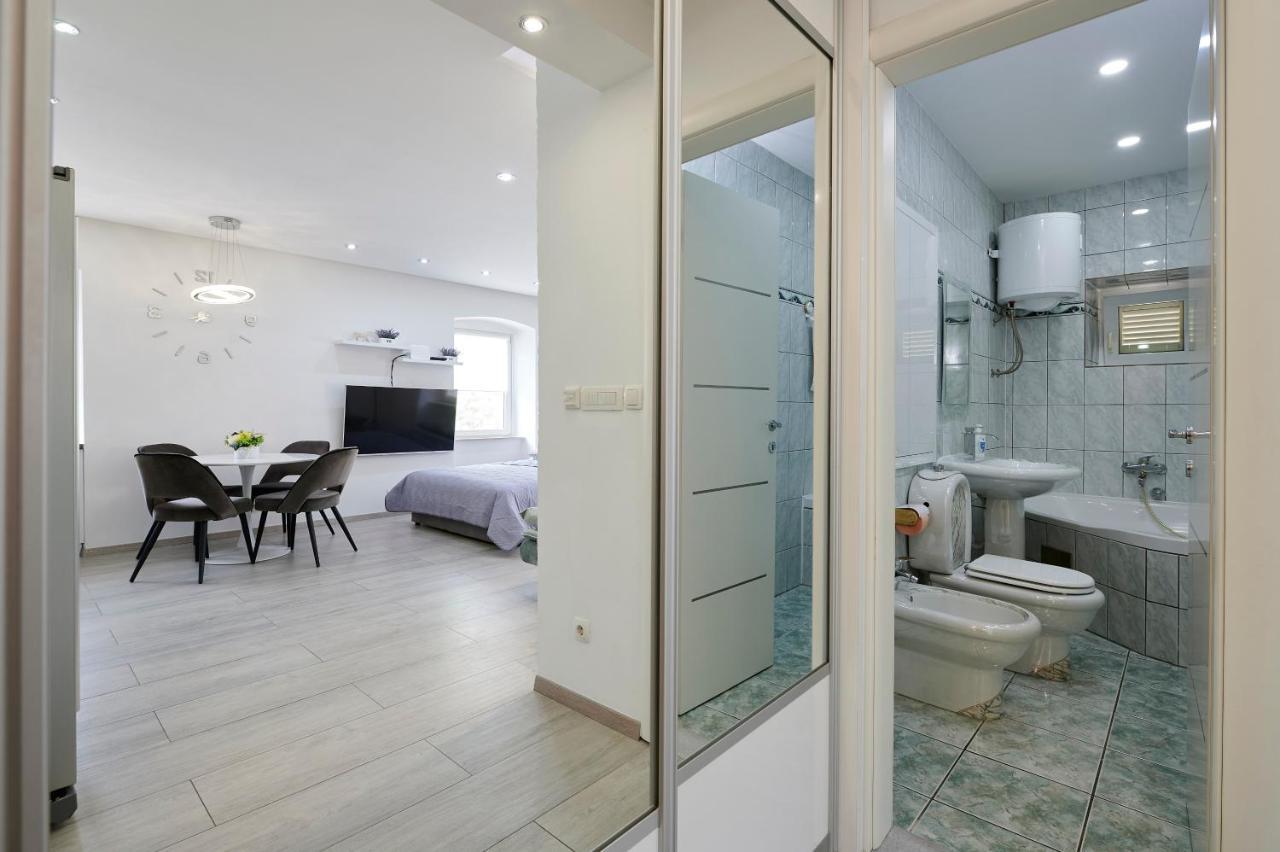 Apartments And Rooms Misic Trogir Exterior foto