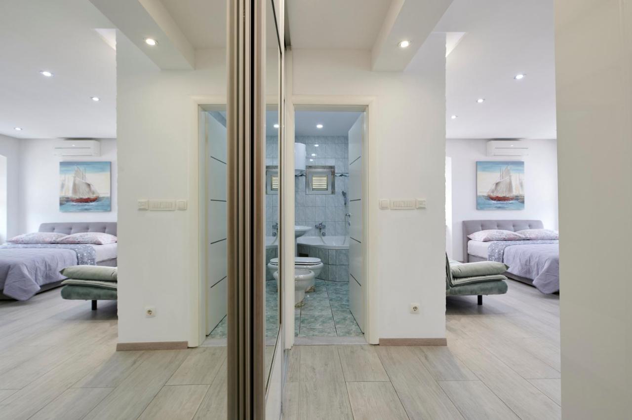Apartments And Rooms Misic Trogir Exterior foto