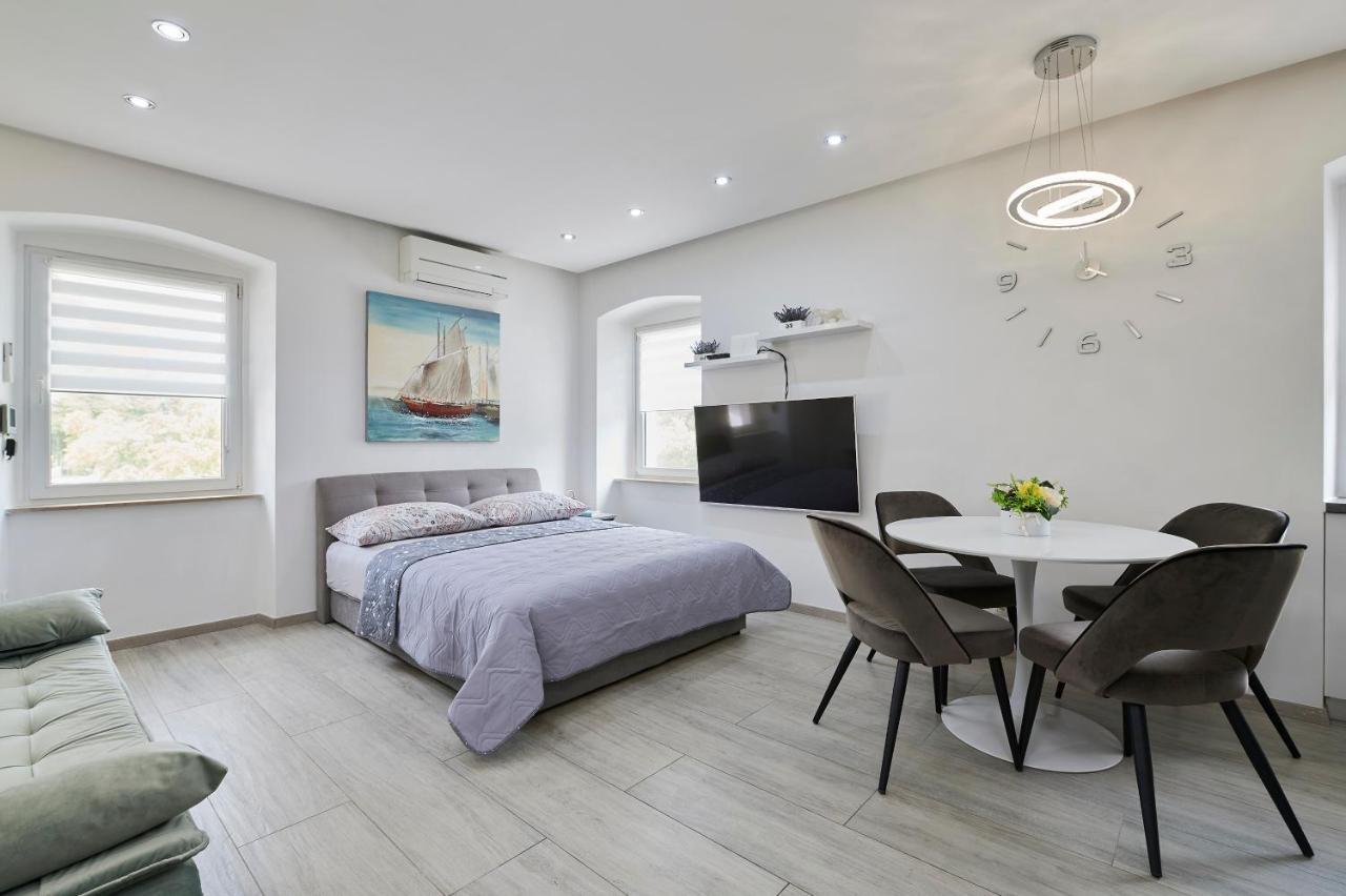 Apartments And Rooms Misic Trogir Exterior foto