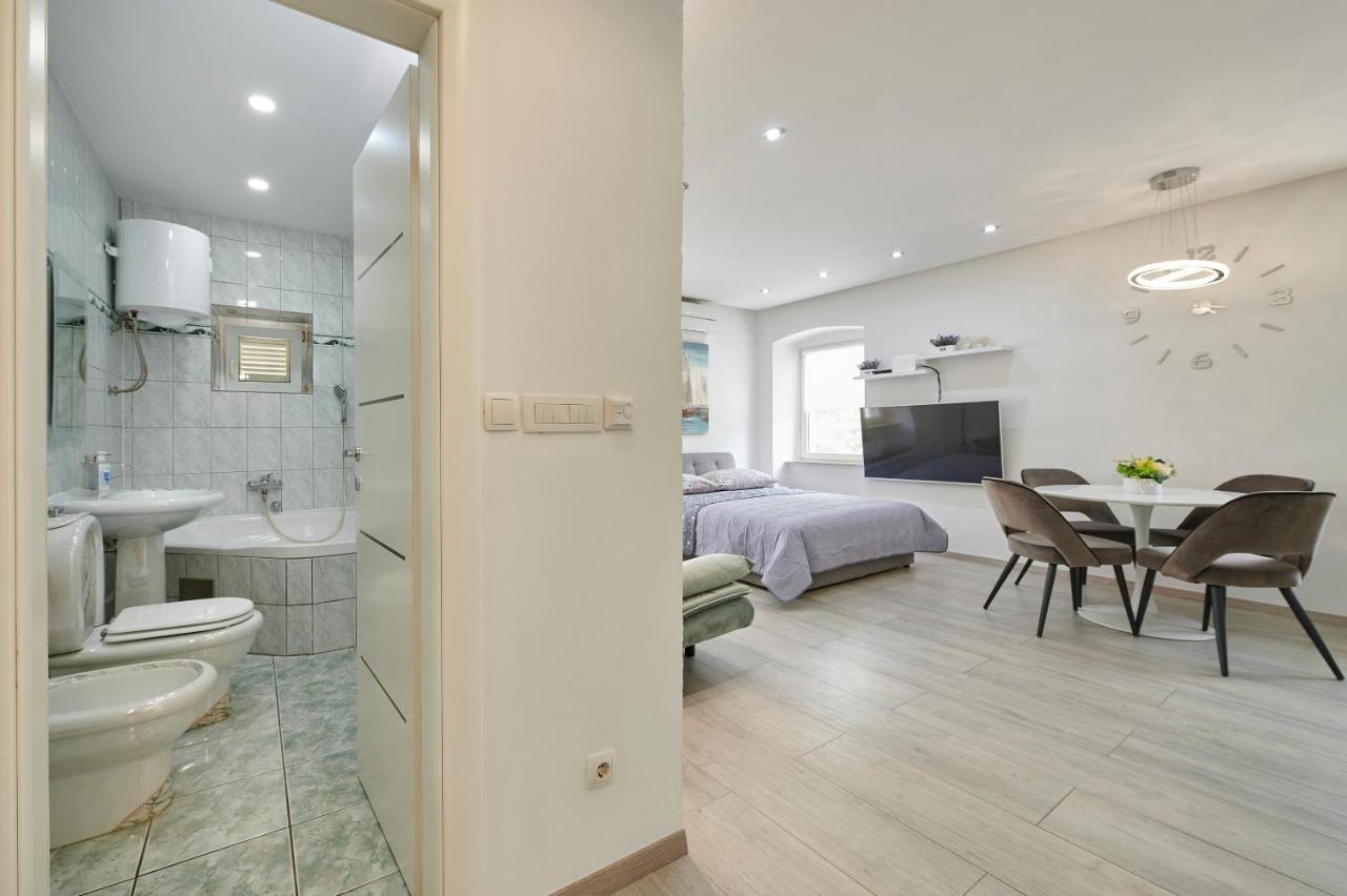 Apartments And Rooms Misic Trogir Exterior foto