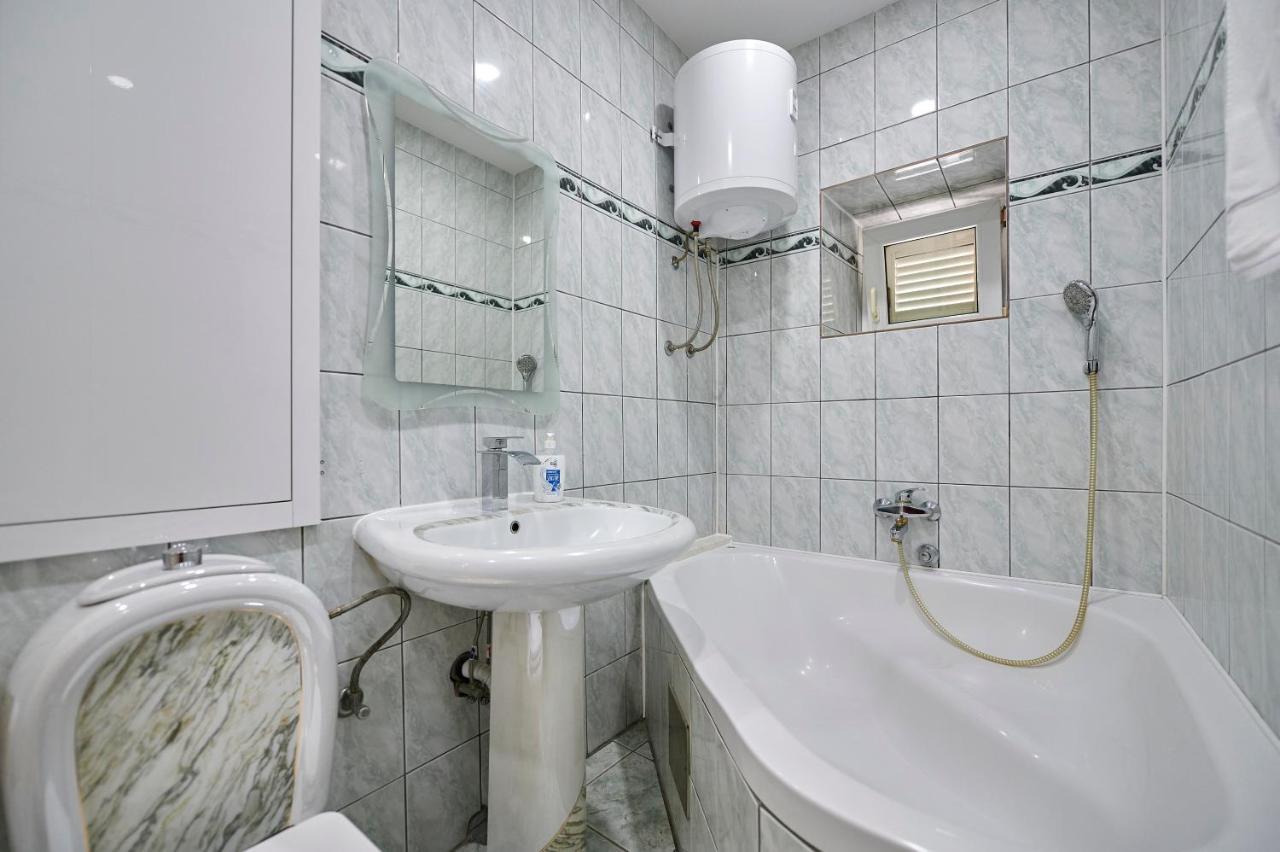 Apartments And Rooms Misic Trogir Exterior foto